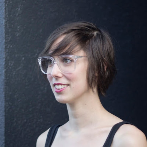 Meet your Posher, Alixe - Picture 1 of 1